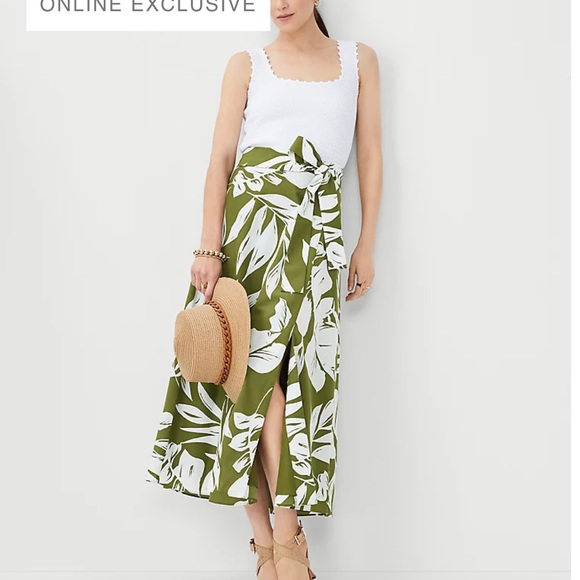 Ann Taylor Dresses & Skirts - Ann Taylor Palm Belted Full Skirt